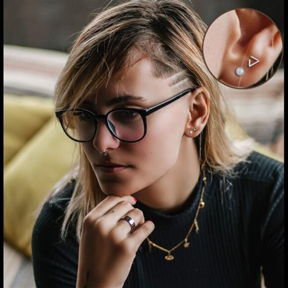 18 Pairs Tiny Cartilage Stud Earrings for Women Men Star Moon Heart Disc Ball - Picture 4 of 8